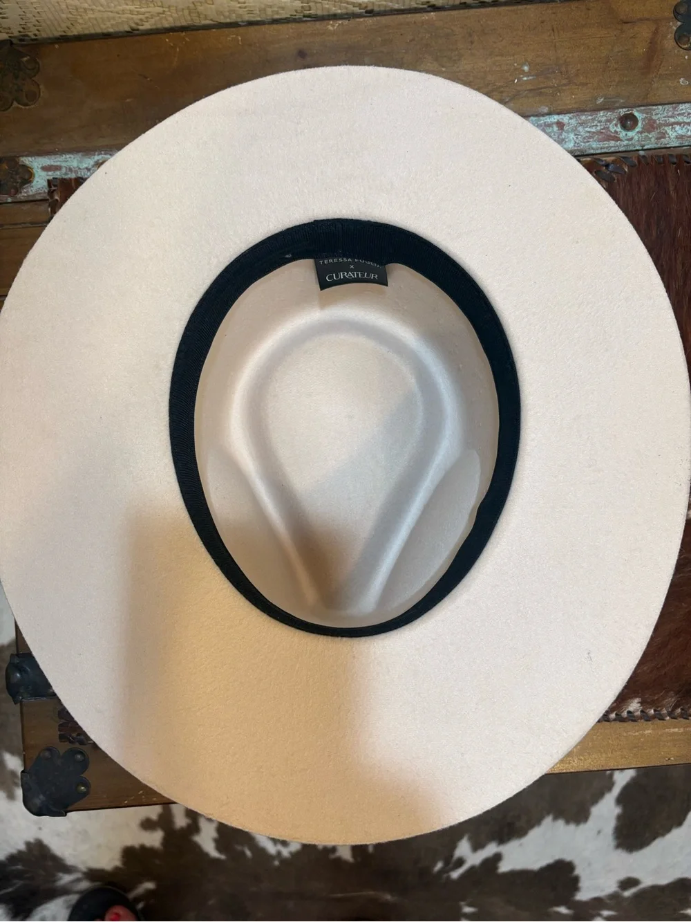 Womens Wide Brim Felt Fedora Hat - Beige